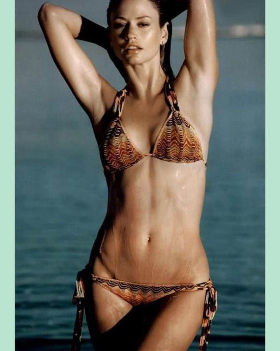 キャメロン・リチャードソンのインスタグラム：「Goal for 2020.  Body back after THREE babies!!!」