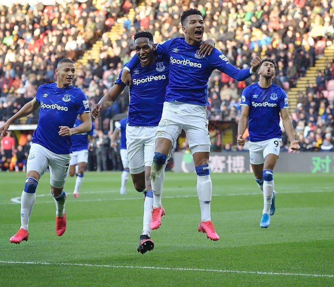 メイソン・ホールゲイトのインスタグラム：「Last minute 3 points!!!!!!😍😍 @yerrymina 👑👑👑👑」