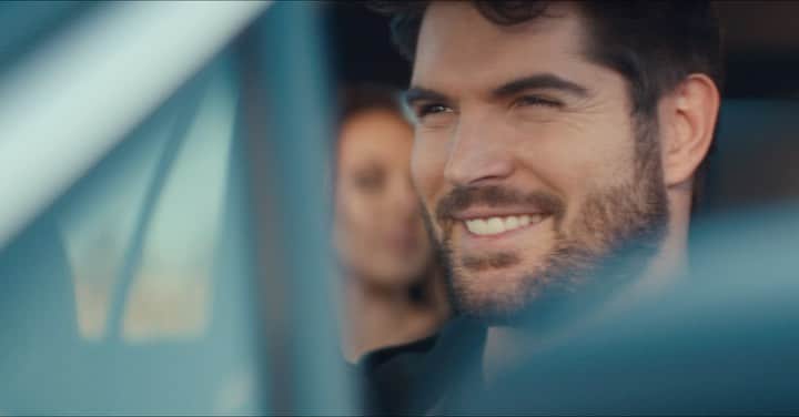 ニック・ベイトマンのインスタグラム：「From Dawn to dusk.. from Hikes to Galas... from nature to city... The new @Cadillac XT6 has us covered #SponsoredbyCadillac #Cadillac #CadillacXT6 #AD . . . Directed and edited by: @jensennoen  Produced by: @nick__bateman  Actors: @anthonykonechny @callitay @maria__corrigan」