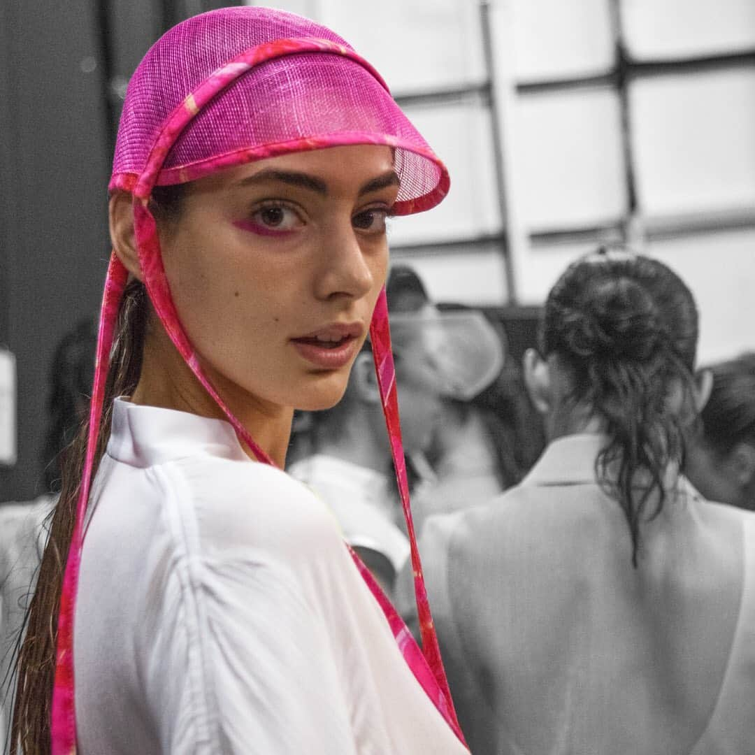 LIECOLLECTIONさんのインスタグラム写真 - (LIECOLLECTIONInstagram)「The countdown to fashion week begins~ Throwback to last season’s show #bts featuring accessories by @lynnpaik - - - - #liecollection #newcollection #fashionweek #ss20 #runway #runwayshow #styling #live #editorialstyling #springsummer20 #nyfw #runway #looks #model #라이컬렉션」2月2日 3時38分 - liecollection_