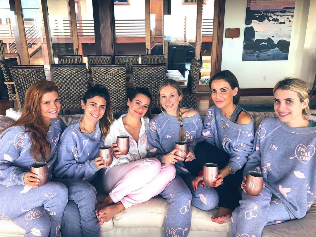 リア・ミシェルのインスタグラム：「Interrupting your Super Bowl weekend feed for something much more important.... it’s my bachelorette anniversary! ❤️ Thank you to all of my girls who made it so special.」