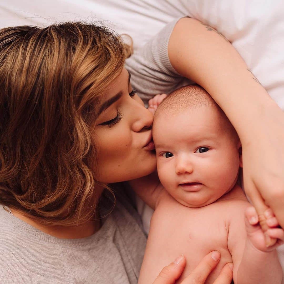 チャチー・ゴンザレスのインスタグラム：「Words cannot describe how much I love my bean ❤️ 📸: @nikistrbian」