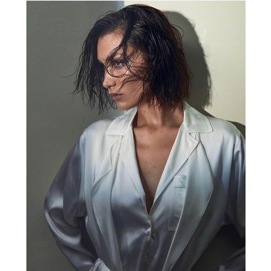 ヨランダ・ハディッドさんのインスタグラム写真 - (ヨランダ・ハディッドInstagram)「❤️My baby girl is on fire...... perfect way to start 2020 @voguehongkong shot by @zoeygrossman #ProudMommy #ILoveYou」2月2日 4時01分 - yolanda.hadid