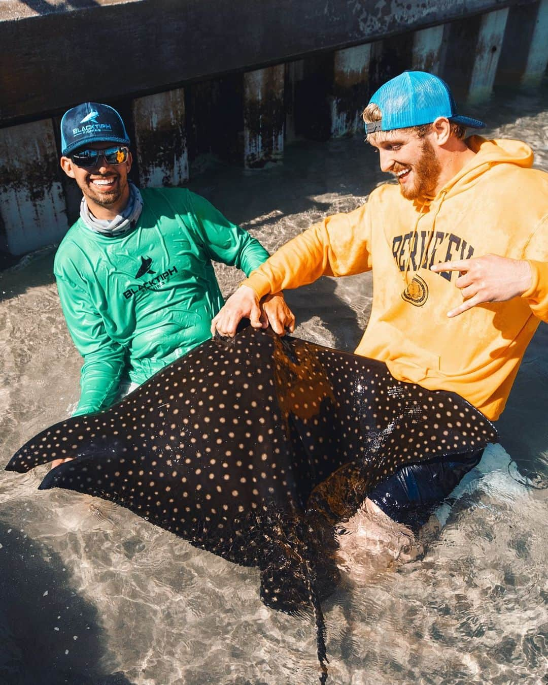 ローガン・ポールさんのインスタグラム写真 - (ローガン・ポールInstagram)「im a master baiter」2月2日 4時37分 - loganpaul