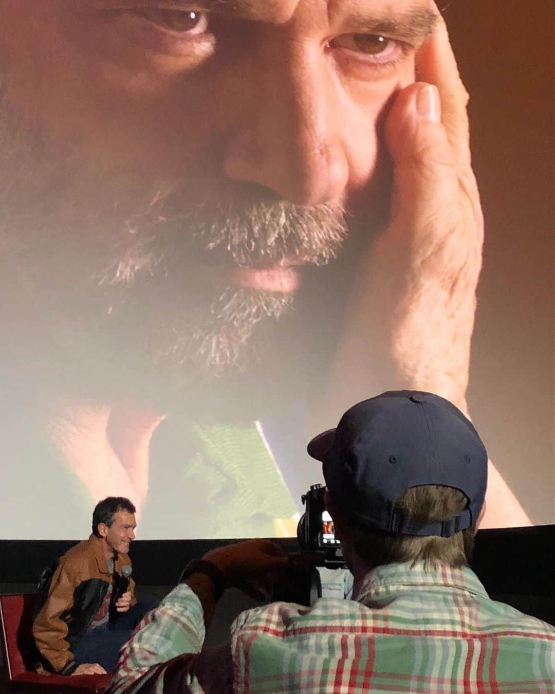 アントニオ・バンデラスさんのインスタグラム写真 - (アントニオ・バンデラスInstagram)「Screening and Q&A #PainAndGlory at ArcLight cinemas #LA.  #Repost @cyntiamorenooficial (thanks) ・・・ #antoniobanderas #pedroalmodovar #film  #oscars2020 @arclightcinemas @eldeseo_ @sonyclassics」2月2日 4時39分 - antoniobanderas