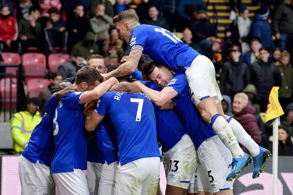 ファビアン・デルフさんのインスタグラム写真 - (ファビアン・デルフInstagram)「Great team spirit to get the 3 points today. Apologies for the red card but I felt the decision was harsh. I’m an honest player and went for the ball on both occasions but understand it’s not easy for the referee. Had a good chat with the ref afterwards and I appreciated the conversation. Thankfully it didn’t affect the result. Travelling fans were class - deffo the 11th man today. #Togetherness 💙」2月2日 4時53分 - fabian_delph