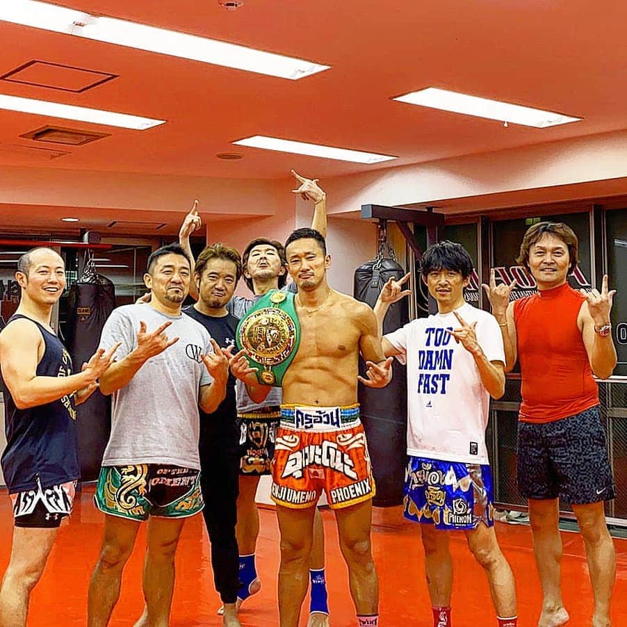 梅野源治のインスタグラム：「先日のパーソナルレッスン👊 東京・名古屋・福岡から集まってくれました！ レッスン後、みんなでサウナに行ってからお食事へ。 食事からは大阪の方も合流👍  #アパレル界のトップたち #フィジカルトレーナーと #楽しいレッスンに感謝」