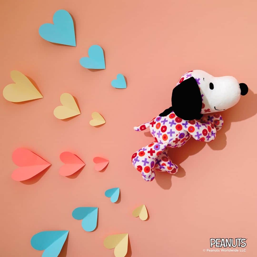 スヌーピーさんのインスタグラム写真 - (スヌーピーInstagram)「Your favorite beagle is now a cuddly, floppy plush, perfect for Valentine’s Day snuggles. Get yours at @HallmarkStores and Hallmark.com. #linkinbio  #Snoopy #Peanuts #Hallmark #ValentinesDay」2月2日 5時30分 - snoopygrams
