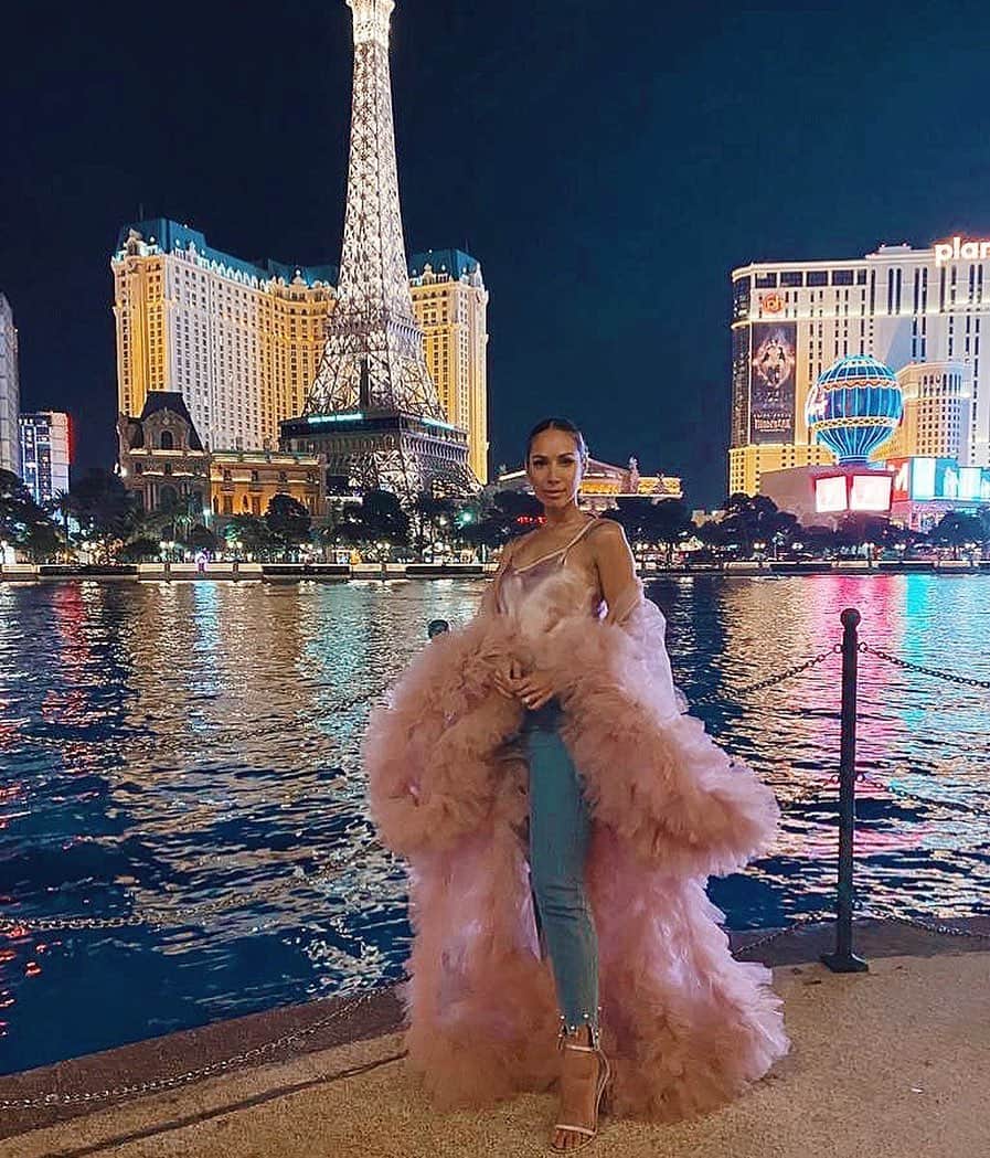 レオナ・ルイスのインスタグラム：「Views for days @themayfairlv ✨」