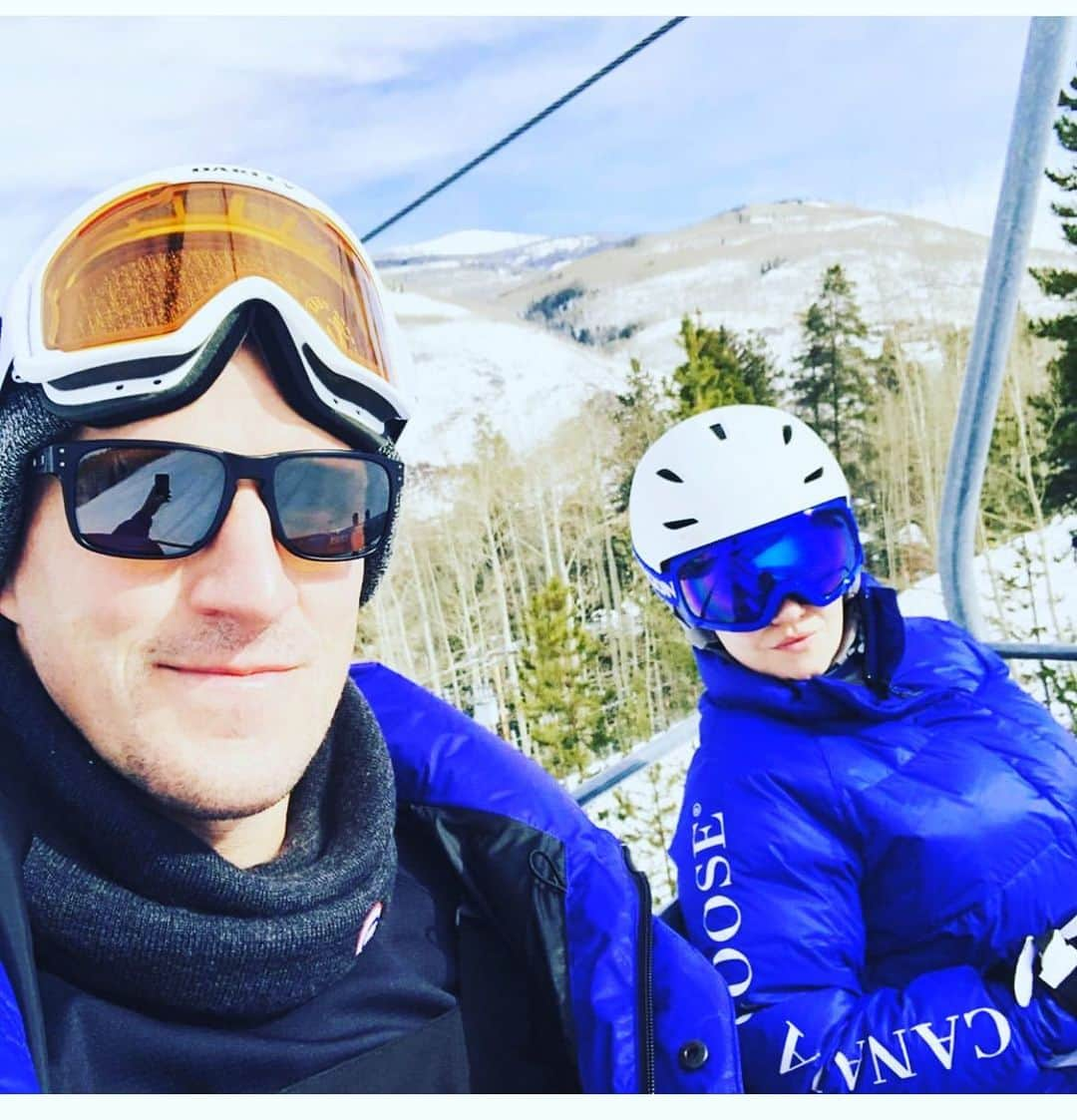 エリシャ・カスバートさんのインスタグラム写真 - (エリシャ・カスバートInstagram)「Ski lift partners 💙」2月2日 6時13分 - elishaphaneuf