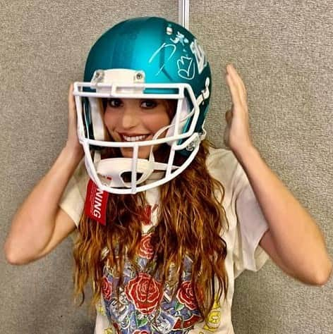 シャキーラさんのインスタグラム写真 - (シャキーラInstagram)「Ready! Preparada! #SuperBowl #SBLIV @nfl」2月2日 6時32分 - shakira