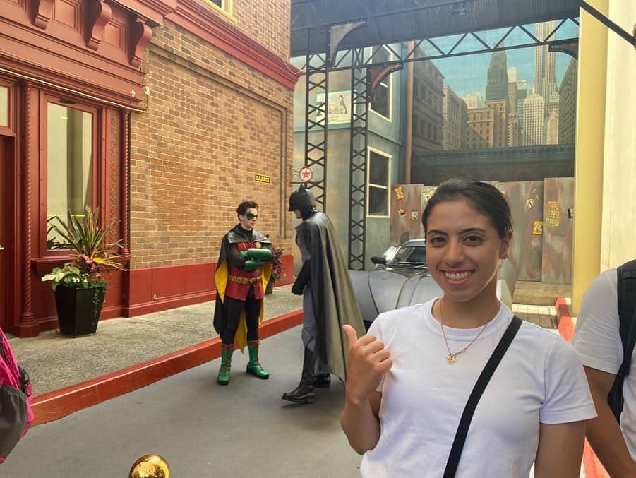スタイヤーノ梨々菜さんのインスタグラム写真 - (スタイヤーノ梨々菜Instagram)「dayoff🤙 こたっきーとムービーワールドへ🎢 さいっこうに楽しかった🤩❤️ 待ち時間15分とか30分だからびっくり！ 好きなキャラ多くてこたっきーにひたすら写真撮って撮ってお願いした🤣 #warnerbros #warner #warnerbrothers #movieworld #batman #joker #looneytunes #robin #whysosad #lillonestar #ムービーワールド #ワーナーブラザーズ #バットマン #視線ください #ジョーカー #ルーニーテューンズ #こたっきー」2月2日 6時43分 - ririna9911