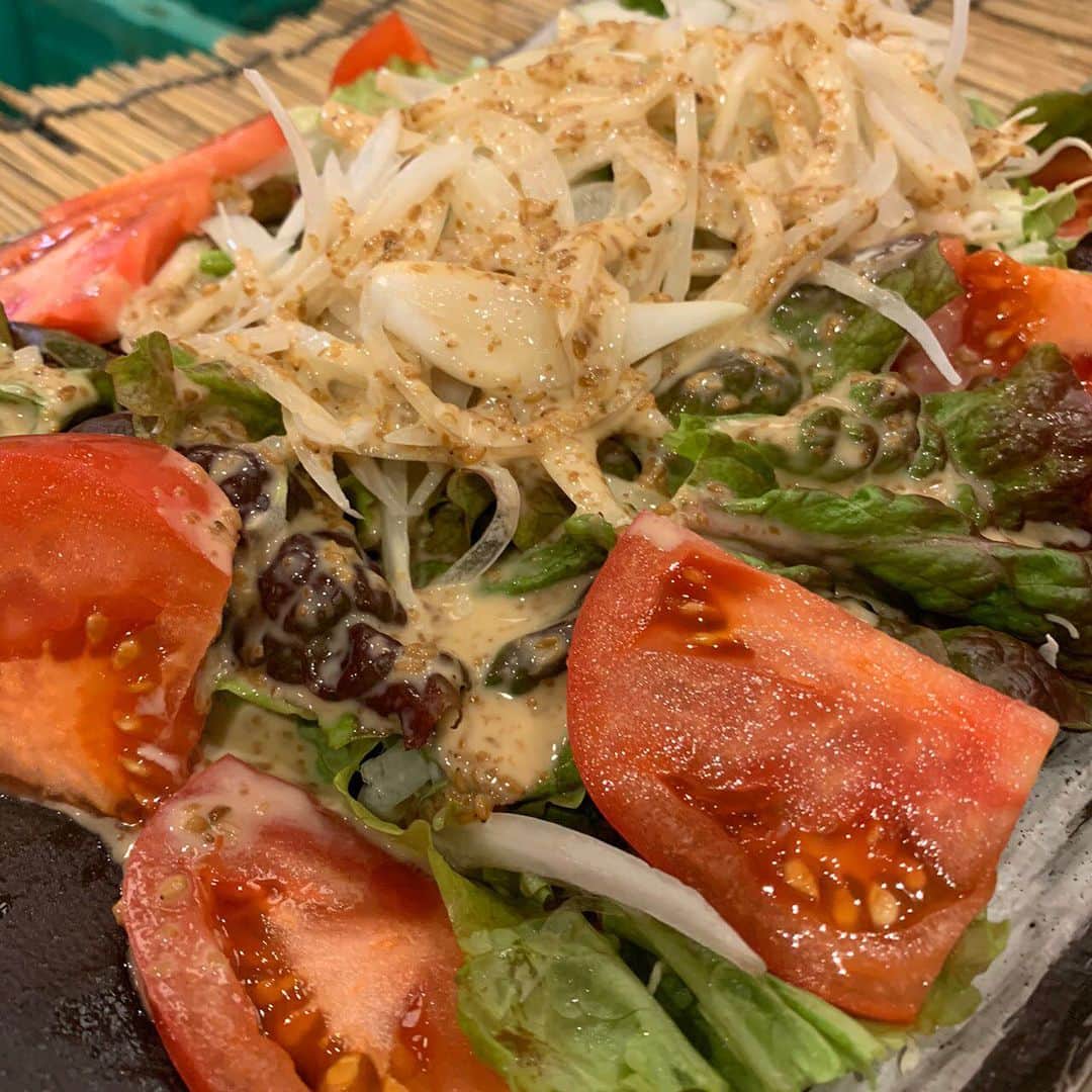 鶏魚 谷町のインスタグラム：「鶏魚です！しーちゃんです🎶 歓送迎会受け付け中です❤️ #歓送迎会 #受け付け中 #鶏魚 #大阪 #谷町四丁目 #駅近 #セルフ飲み放題 #地域最安値 #コース #座敷 #個室 #貝盛り放題 #ガンガン焼き #あさり #はまぐり #ホンビノス貝 #牡蠣 #さざえ #飲み会 #女将」