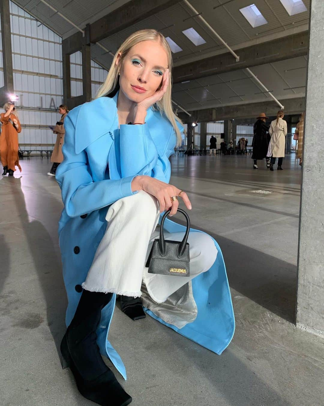 レオニー・ハンネさんのインスタグラム写真 - (レオニー・ハンネInstagram)「One more for the love of blue.💎 Anzeige/Tag #copenhagen #chfw」2月2日 7時09分 - leoniehanne