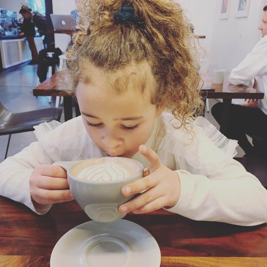 ブリット・ニコルのインスタグラム：「After school dates with Ella B ! 🥰」
