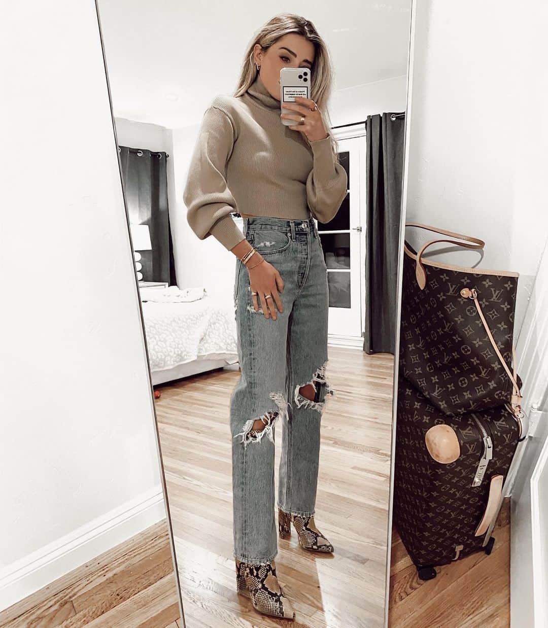 Lauren Elizabethのインスタグラム：「Lots of neutrals coming your way... 🤍」