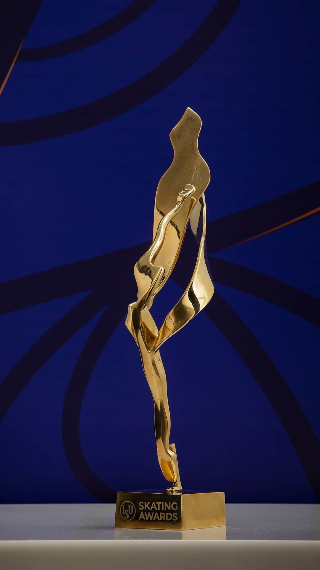 のインスタグラム：「9⃣ The time to vote for the ISU Skating Awards is ending in just nine days, and the skaters have a message for you... Please VOTE! Check it out at isu.org 👉 Skating Awards !  #⃣ #ISUSkatingAwards #FigureSkating」