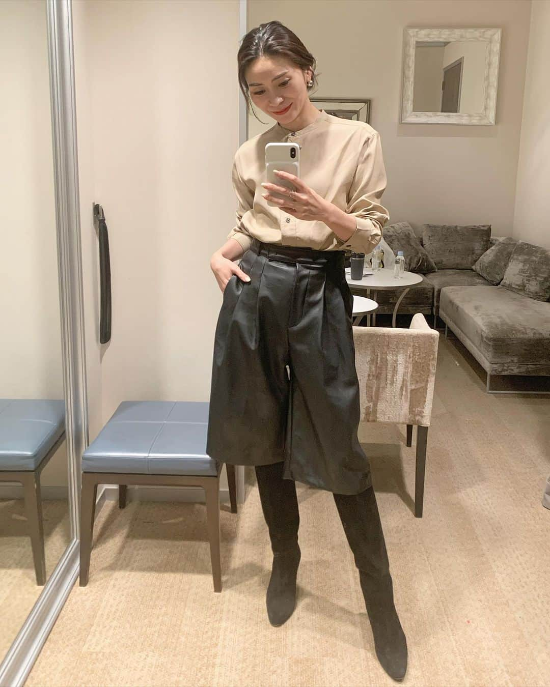 大日方久美子さんのインスタグラム写真 - (大日方久美子Instagram)「・ Today's  Outfit ☆ ・ Shirt→ #uniqlo  Bottoms → #thefrankieshop  Boots → #michelvivienparis ・ ・ ハーフパンツは引き続き春夏も注目👀 ホワイトとイエローも揃えた😏 ・ トレンドになるかはわかりませんが 私の中では大流行🙌🏻 ・ ・ #kumicloset #自分的大流行」2月2日 8時07分 - kumi511976