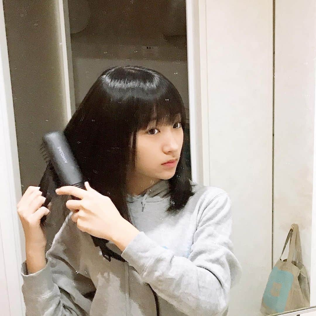 前野えまさんのインスタグラム写真 - (前野えまInstagram)「準備中！ 今日は渋谷アイドル劇場にて「前野えまソロ公演」です🎤 頑張るぞー！！ #おはようございます #朝の風景 #ヘアセット #サロニアストレートヒートブラシ #サロニアヘアアイロン #ボブ #ボブヘアー #ミディアムヘア #ソロ #ライブ #ソロ公演 #渋谷アイドル劇場 #前野えま  #goodmorning #hairstyle #bob #mediumhairstyles #solo #live  #follow #followme #instagram #instafollow #instagood #tagsforlikes #tflers #tagsforlikesapp #idol #actor #actress」2月2日 8時15分 - maeno_ema