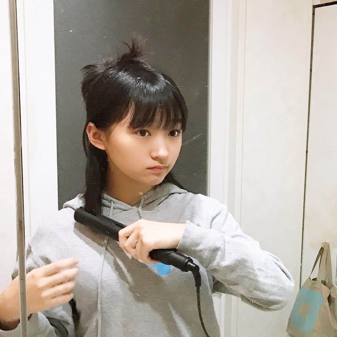 前野えまさんのインスタグラム写真 - (前野えまInstagram)「準備中！ 今日は渋谷アイドル劇場にて「前野えまソロ公演」です🎤 頑張るぞー！！ #おはようございます #朝の風景 #ヘアセット #サロニアストレートヒートブラシ #サロニアヘアアイロン #ボブ #ボブヘアー #ミディアムヘア #ソロ #ライブ #ソロ公演 #渋谷アイドル劇場 #前野えま  #goodmorning #hairstyle #bob #mediumhairstyles #solo #live  #follow #followme #instagram #instafollow #instagood #tagsforlikes #tflers #tagsforlikesapp #idol #actor #actress」2月2日 8時15分 - maeno_ema