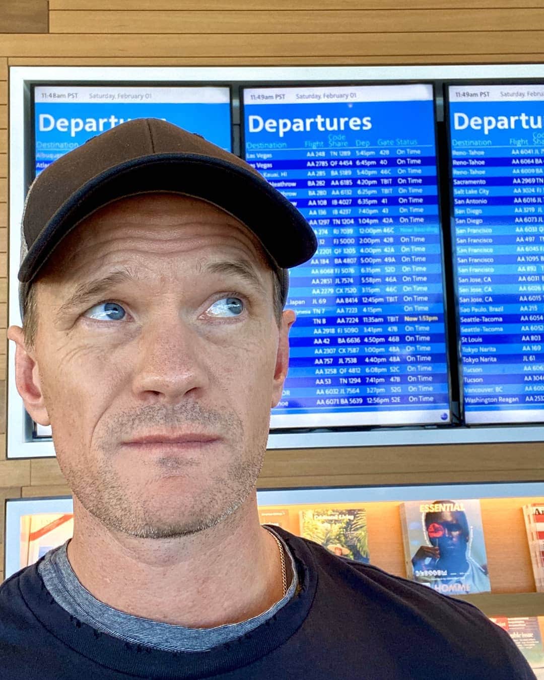 のインスタグラム：「Happy first day of February!  #neilpatrickharris #nph #tagsforlikes #actor #lovehim #handsome #repost #twitter #awesome #legendary @nph 💙💙」