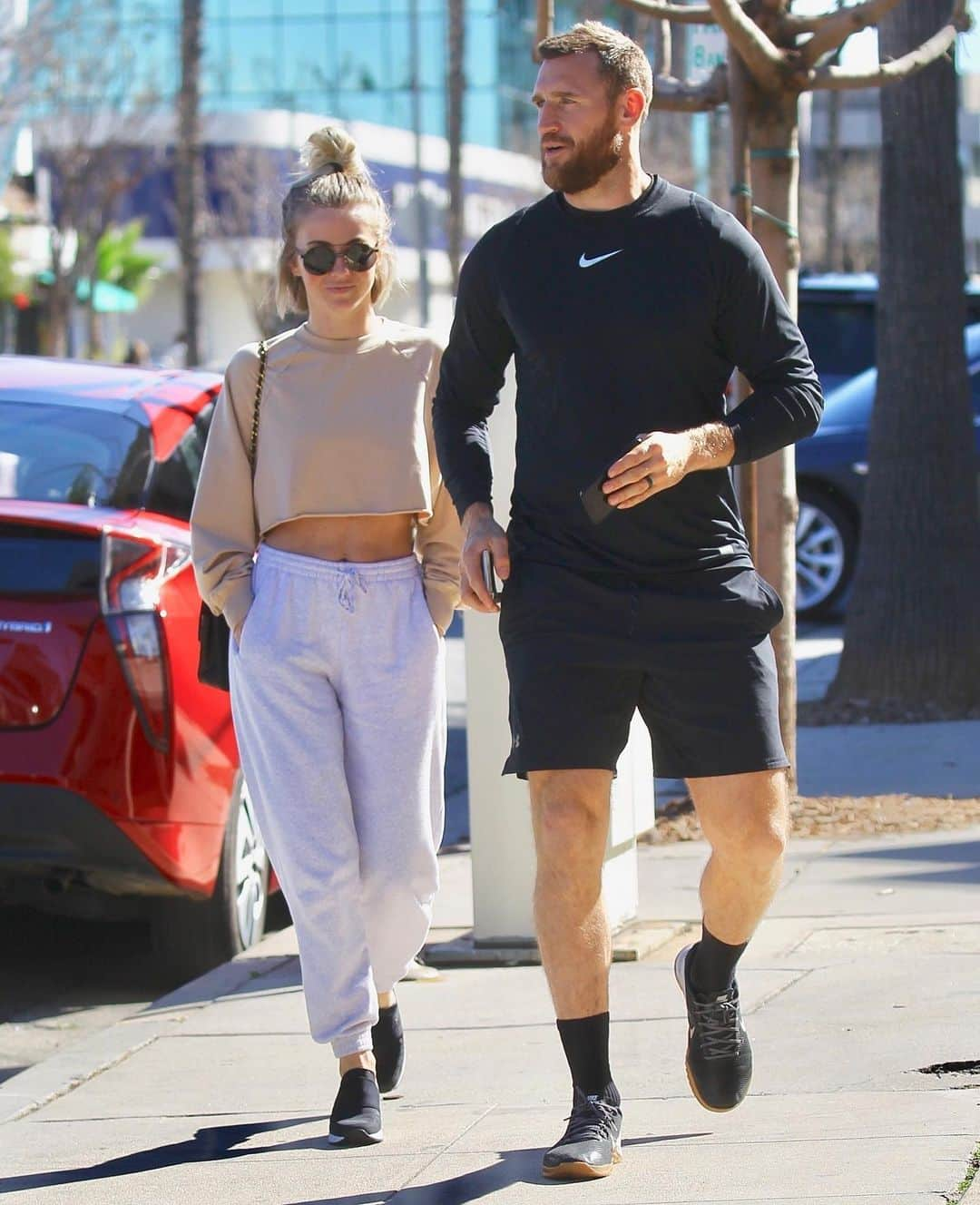 Just Jaredさんのインスタグラム写真 - (Just JaredInstagram)「@juleshough and hubby @brookslaich step out for a brunch date and put all of those rumors to rest! #JulianneHough #BrooksLaich Photos: Backgrid」2月2日 8時22分 - justjared