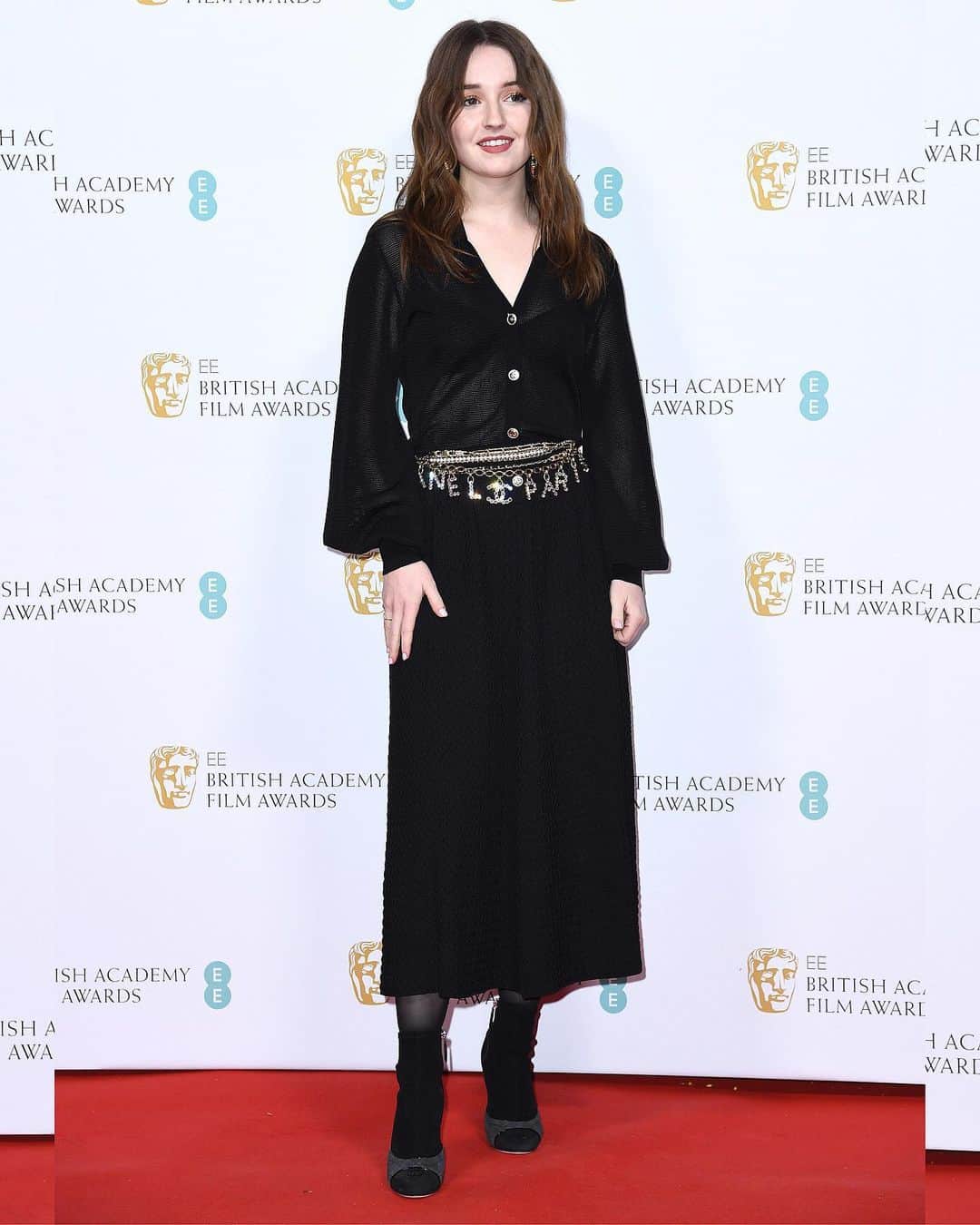 Just Jaredさんのインスタグラム写真 - (Just JaredInstagram)「BAFTA nominee @kaitlyndever wears @chanelofficial while attending a celebration of the nominees! #KaitlynDever #BAFTAs Photos: Getty」2月2日 8時40分 - justjared