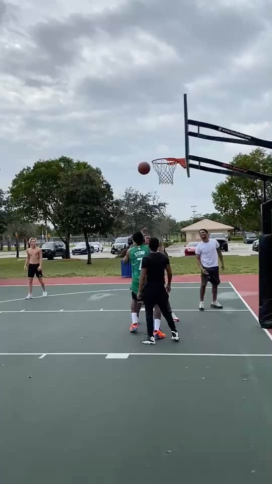 グッチ・メインのインスタグラム：「The Wop on the Block 🏀🏹」