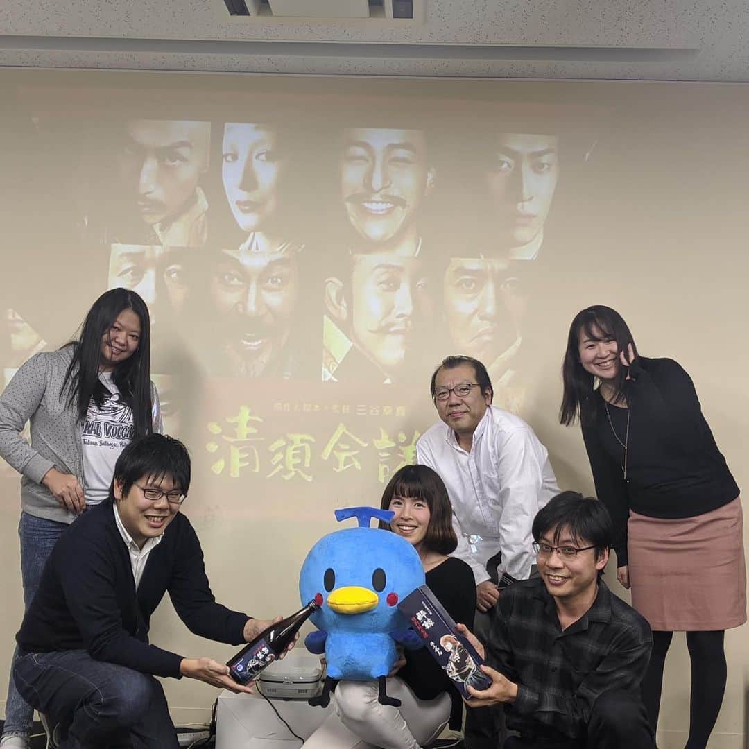ベンチャーリパブリックのインスタグラム：「映画部！おでん、松本零士の坂本龍馬ラベルの日本酒と日本酒風味のキットカットとともに(^-^) #ベンチャーリパブリック #西麻布 #映画部 #清洲会議 #venturerepublic #nishiazabu #movie」