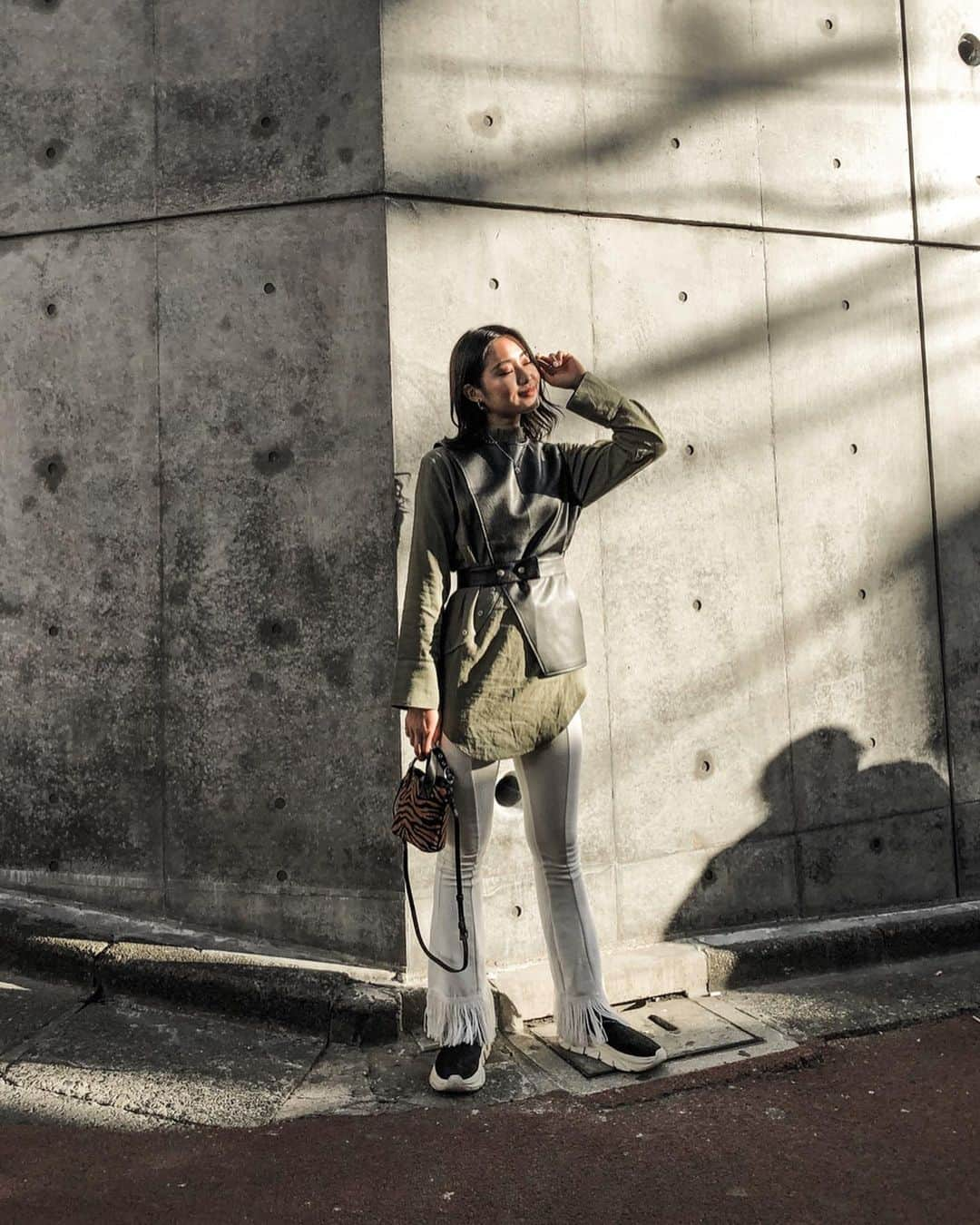 阿部紫夕那さんのインスタグラム写真 - (阿部紫夕那Instagram)「【 #しゅなっぷ 】 . outer _ @un3d_official  shirt _ @selectmoca  bustier _ @selectmoca  pants _ @zara  shoes _ @nakedwolfe  bag _ @zara . . ポイントなどは、 @shunap_s を見てね☺︎ . #fashion #ootd #outfit #code #秋服 #冬服 #冬コーデ」2月2日 20時00分 - shunatan317