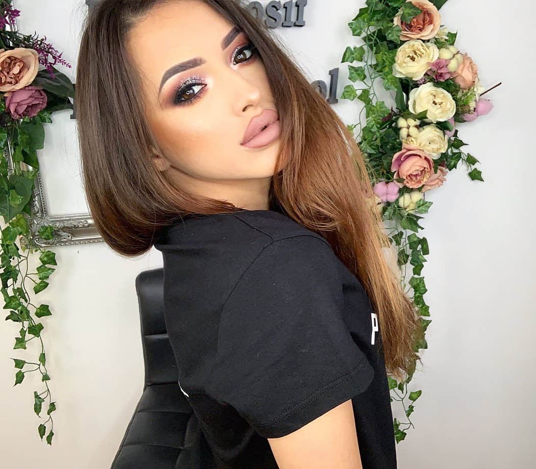 のインスタグラム：「Tell me and I don't forget. Teach me and I remember. Involve me and I learn. ⭐️ • Make-up by @makeupflorina #thankyou ❤️」