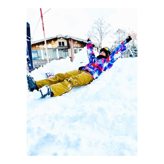 平祐奈さんのインスタグラム写真 - (平祐奈Instagram)「SKI SKI⛷楽しかったー！ JR SKI SKI以来のスキー！ 内山FAMILYと♡ 一緒にいると笑いが絶えない 本当にキュートな夫婦✨ #祐奈の春休み日記 #冬なのにもう春かい #雪のベッドいい感じだった #内山さんはなんだか #onepeace #に出てきそう  #スキーって楽しいね」2月2日 18時49分 - yunataira_official