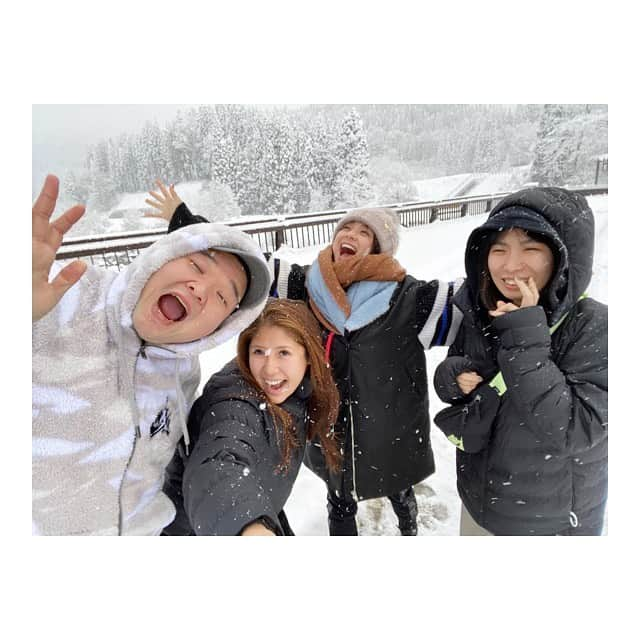 平祐奈さんのインスタグラム写真 - (平祐奈Instagram)「SKI SKI⛷楽しかったー！ JR SKI SKI以来のスキー！ 内山FAMILYと♡ 一緒にいると笑いが絶えない 本当にキュートな夫婦✨ #祐奈の春休み日記 #冬なのにもう春かい #雪のベッドいい感じだった #内山さんはなんだか #onepeace #に出てきそう  #スキーって楽しいね」2月2日 18時49分 - yunataira_official