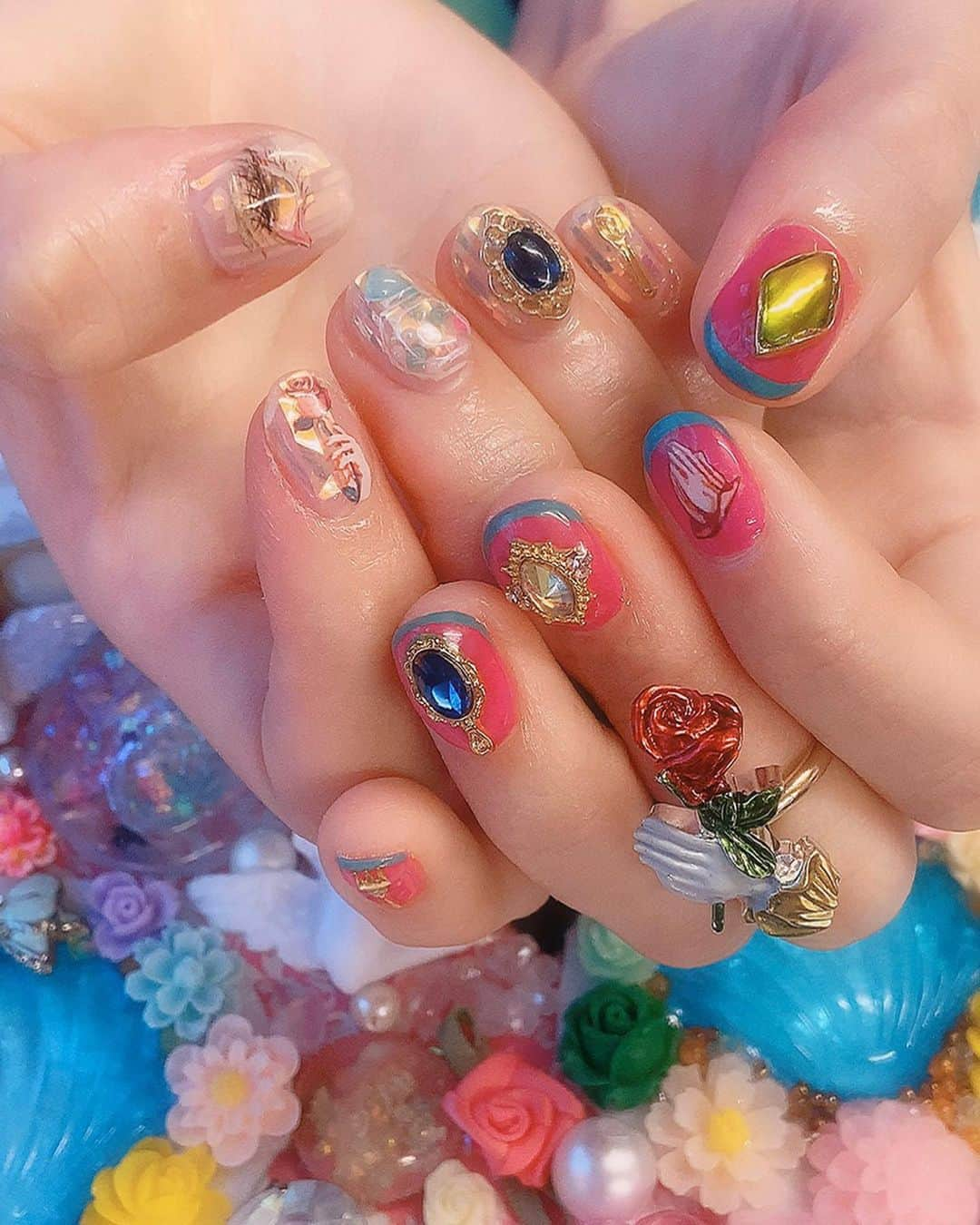 millnaさんのインスタグラム写真 - (millnaInstagram)「💅最強millnaネイル💅 東京 高円寺のネイルサロン 気高いネイルさん @kedakainail とのコラボで、なんとmillnaモチーフネイルの期間限定コースが誕生しました！ きらきら光る宝石の目、石の香水瓶、祈りの手、薔薇などなど忠実…すごい…！ ネイルは毎日いつも一緒のJEWEL 💅💎オキニでデコってこ！ . 3月末までの期間限定です。 カスタマイズ例やプライスなど、詳しくは気高いネイルさんのtwitterにてご覧ください✨‬ . #millna #dollgalmillna #kedakainail #気高いネイル」2月2日 19時00分 - mi_te_yo