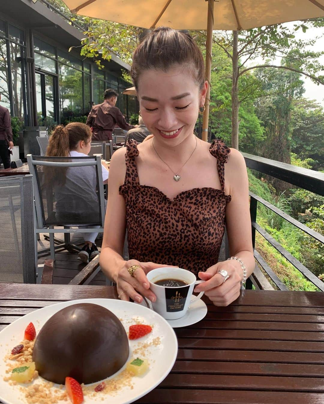 石井亜美さんのインスタグラム写真 - (石井亜美Instagram)「🐆 . パタヤのチョコレートカフェ☕️ ここ美味しかったなぁ〜！！ #あみしぃtrip #なんだこの日の眉毛どうしたw . .  #thailand #thaitrip #pattaya #beautifulsail #chocolatefactory」2月2日 19時23分 - ami_ishii_