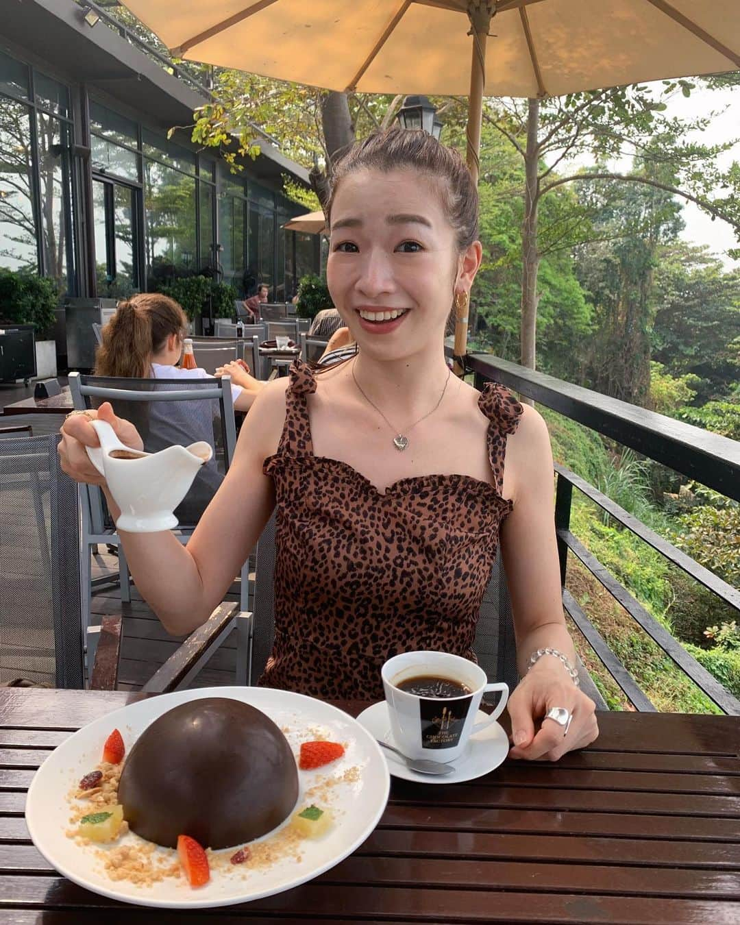 石井亜美さんのインスタグラム写真 - (石井亜美Instagram)「🐆 . パタヤのチョコレートカフェ☕️ ここ美味しかったなぁ〜！！ #あみしぃtrip #なんだこの日の眉毛どうしたw . .  #thailand #thaitrip #pattaya #beautifulsail #chocolatefactory」2月2日 19時23分 - ami_ishii_