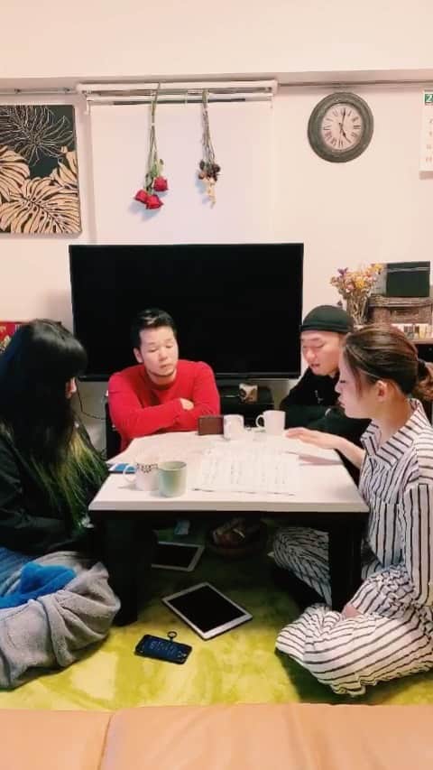 宮本美季のインスタグラム：「あれ？ここにいるの全員シンガーじゃない？？なんかやろうよ、ってなって歌ってみた。 スッピンで。パジャマで。 #Boyztomen #canyoustandtherain #singers  @yuho69 @maskey_ask」