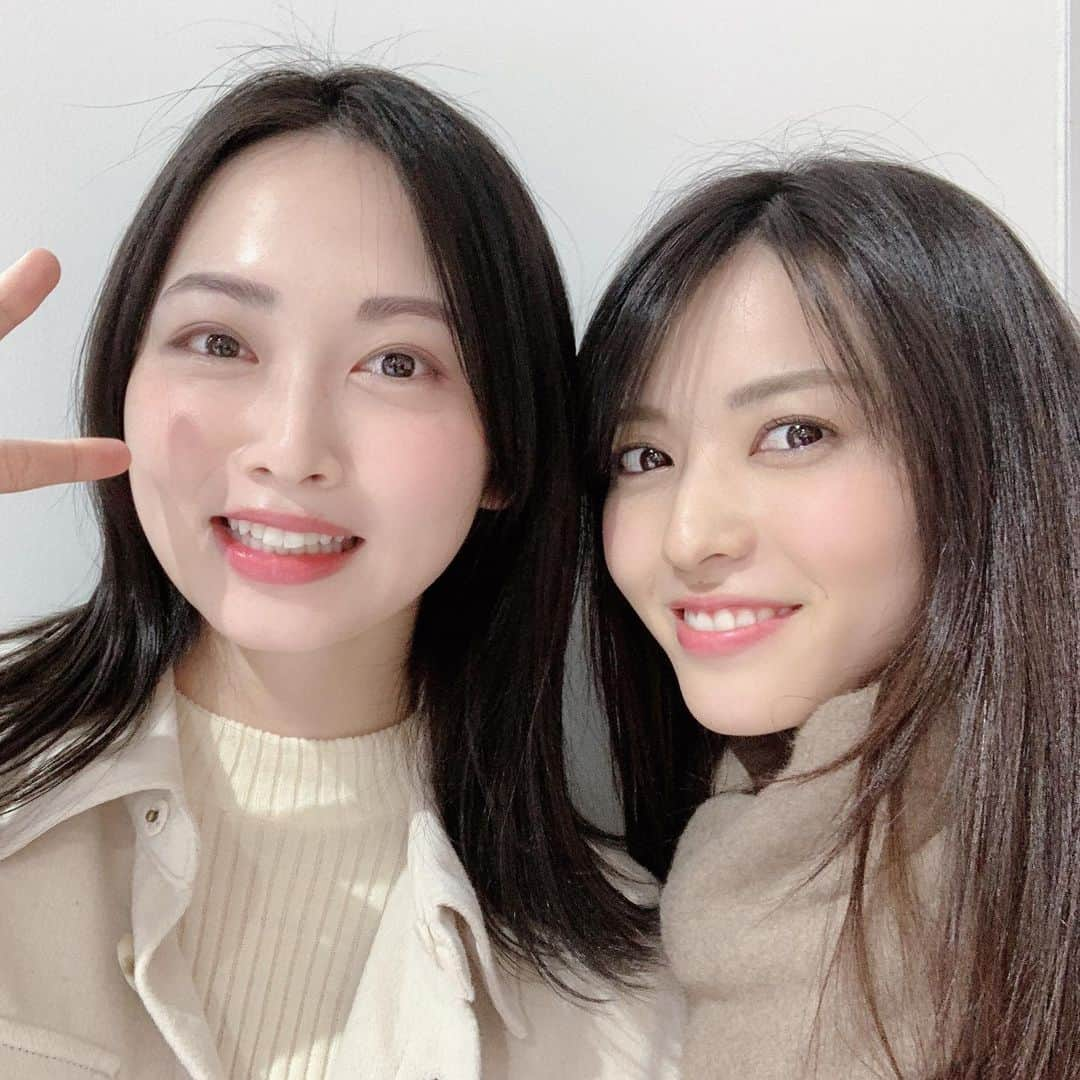 矢島舞美さんのインスタグラム写真 - (矢島舞美Instagram)「. 昨日は#須藤茉麻 ちゃんと「#リアルファイティングはじめの一歩thegloriousstage 」を観てきました‼︎ 2時間45分戦い続ける体力にビックリしました！試合のシーンがほとんどなので、物凄い手数‼︎一歩間違えれば怪我にも繋がると思いますが、呼吸の合ったお芝居に、ハードな稽古を重ねて培った信頼関係を感じました。 緊張感漂うシーンと、ゆるっと笑えるシーンのメリハリ。登場人物それぞれが背負っているものを通して、色々な視点から考えさせられる面白さがありました。 茉麻とも久々に会えて嬉しかったなぁ♡(*´꒳`*) . . #矢島舞美#舞台」2月2日 19時32分 - maimiyajima_official_uf