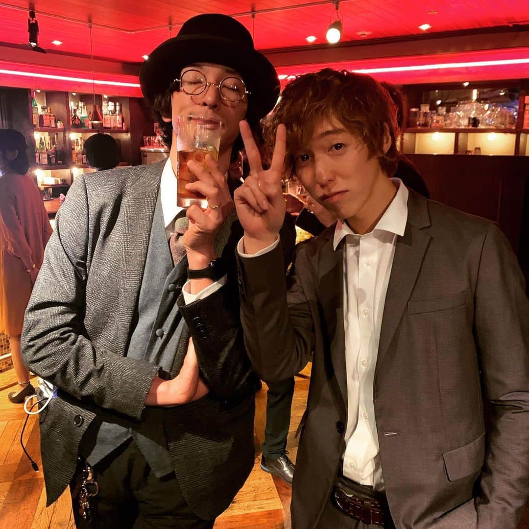 武井優心のインスタグラム：「昨日は親友の結婚式。心が満たされ夜を終えることが出来ず流れでそこに集まったメンバーと三次会。超素敵な王子ハウスにお邪魔させてもらいてひたすらボードゲーム。まだまだ夜を終えることが出来ずその後は宇宙人芸人さん達の会合に招待してもらい合流！共に時間を過ごしてくれた全ての人に心から感謝。生きている！  #耳GOOD」