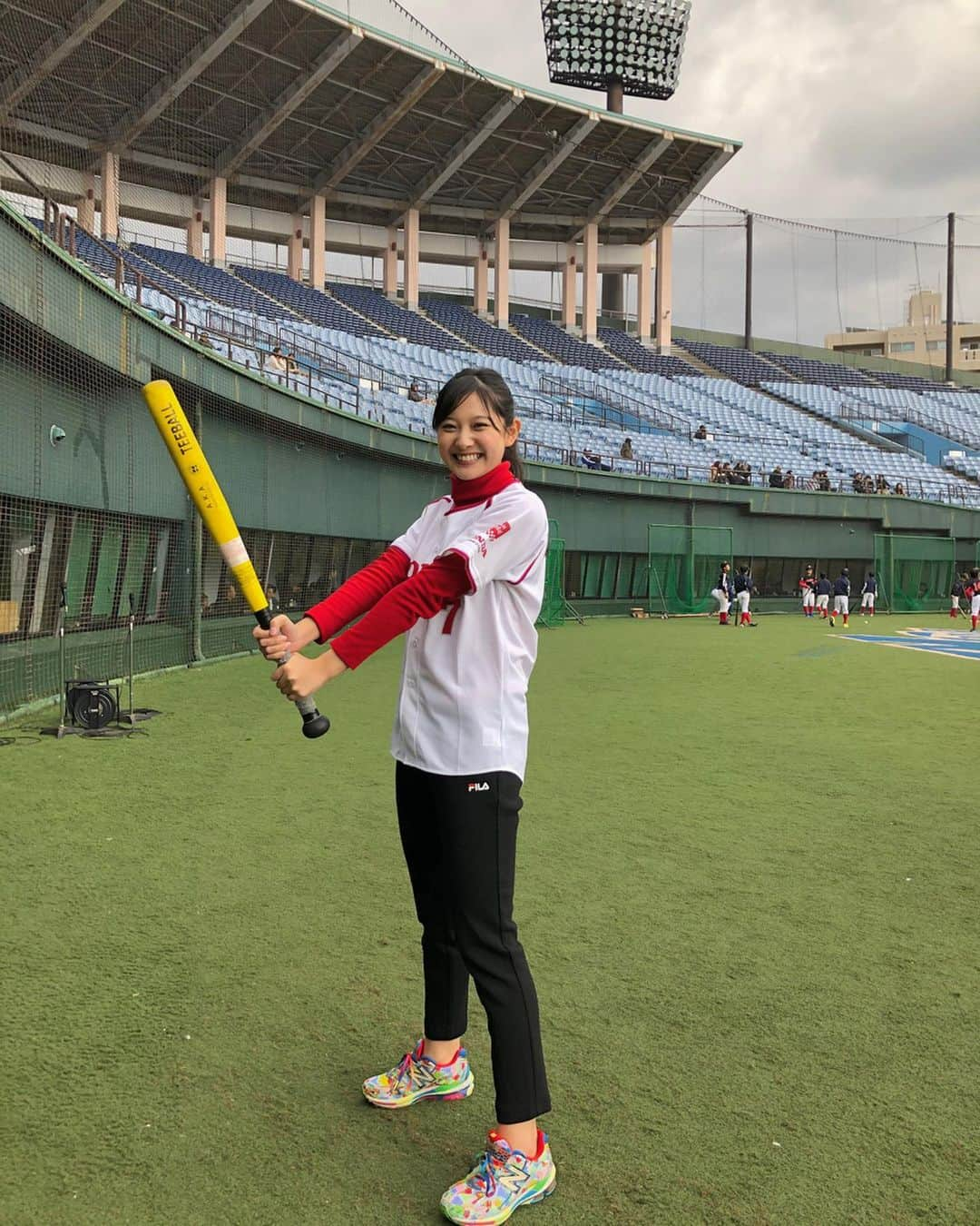 悠花さんのインスタグラム写真 - (悠花Instagram)「昨日の悠花のナガサキ街音は【Honda野球教室】さんにお邪魔しました🤭❣️ ・ 投げる時のコツやバットの振り方など教えていただき、実際に挑戦させてもらいました😳 最初は全く分からなかったのですが、教えていただいたおかげで少しだけできるようになって嬉しかったです！！ ・ ありがとうございました☺︎ ・ 一生懸命頑張る子供たちを見て私も、もっともっと頑張ろうと元気をもらいました😭✨ ・ #honda野球教室#悠花のナガサキ街音#長崎#長崎県ホンダカーズ#ホンダ#nib#悠花#松尾悠花#haruka#hair#make#fashion」2月2日 19時45分 - haruka_217_