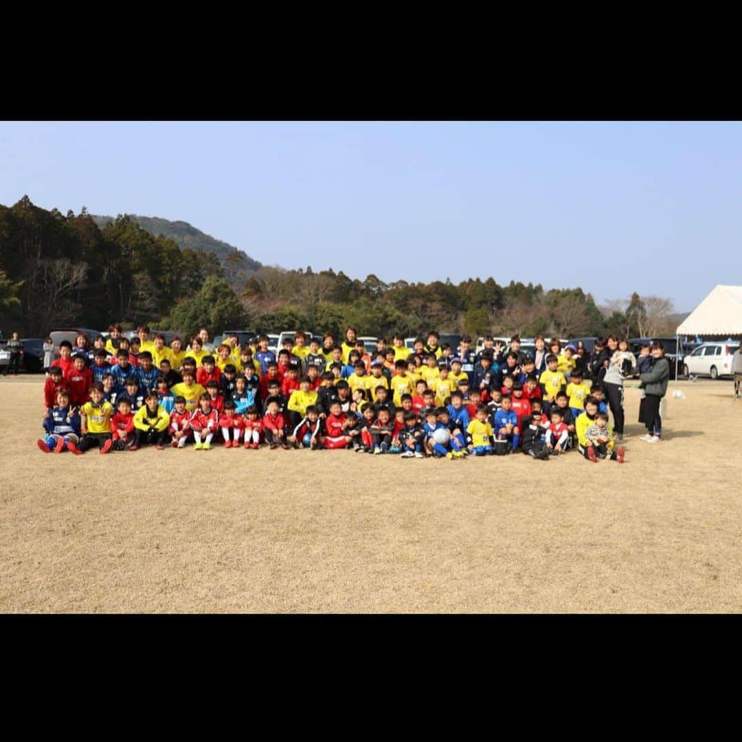 松本真未子さんのインスタグラム写真 - (松本真未子Instagram)「. . . 今日は鹿児島の子供達とサッカー教室⚽️🏃‍♀️💨 . 無邪気にボールを追いかける子供たちがとっても可愛かった☺️❤︎ . この合宿でサポートしてくれているレイナ川内レディースサッカークラブのみんなには本当に感謝です(^^)✨ . 合宿も残り4日！！！ みんなで頑張るぞ💪🔥 . #薩摩川内市 #サッカー教室 #レイナ川内レディースサッカークラブ  #マイナビベガルタ仙台レディース」2月2日 19時59分 - maaaaaamiko_m