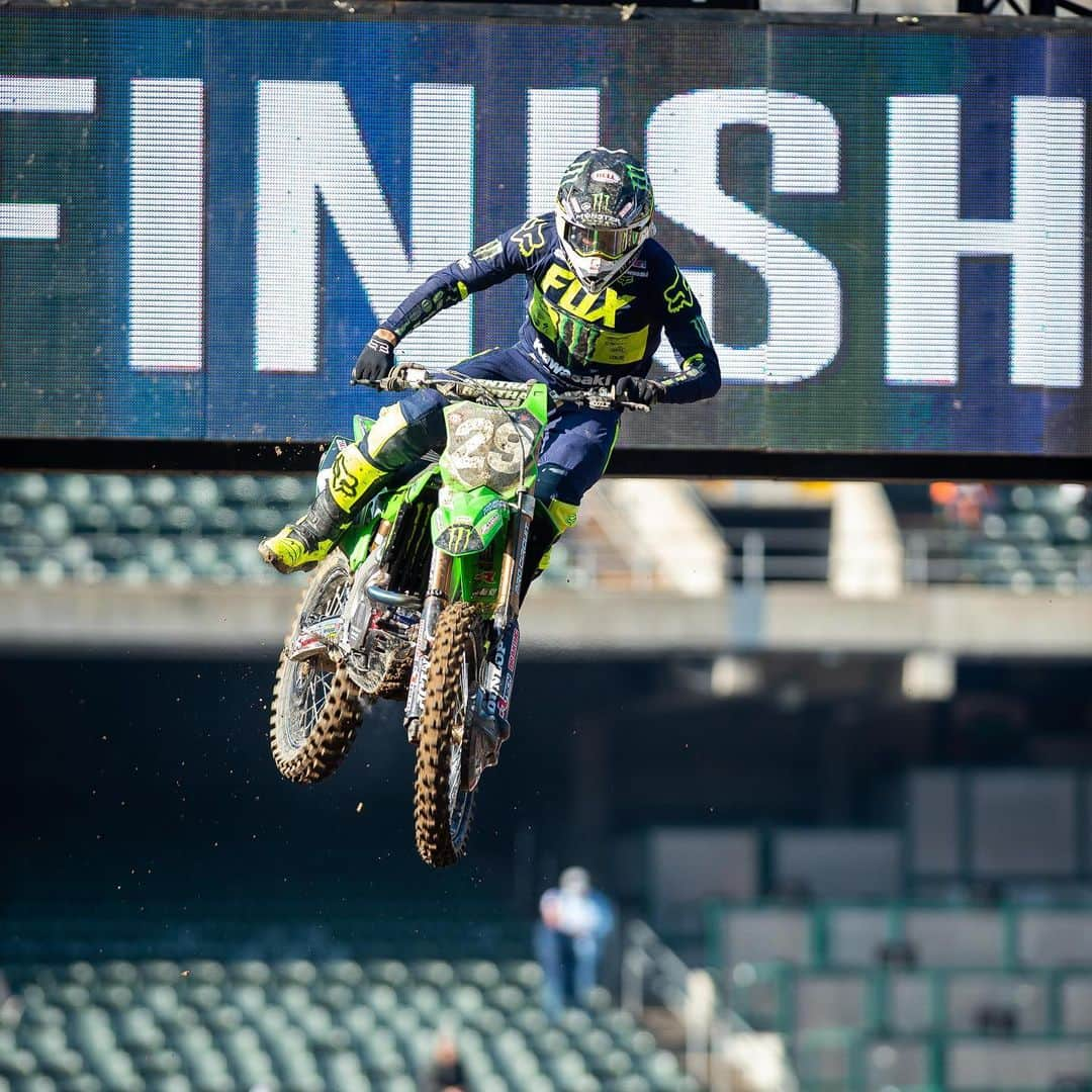 Racer X Onlineさんのインスタグラム写真 - (Racer X OnlineInstagram)「It’s a @PCRaceTeam Sweep 🧹 as @CameronMcadoo takes 250 Heat Race 2️⃣ in Oakland  #Supercross #250 #SupercrossLive #Oakland」2月2日 11時06分 - racerxonline