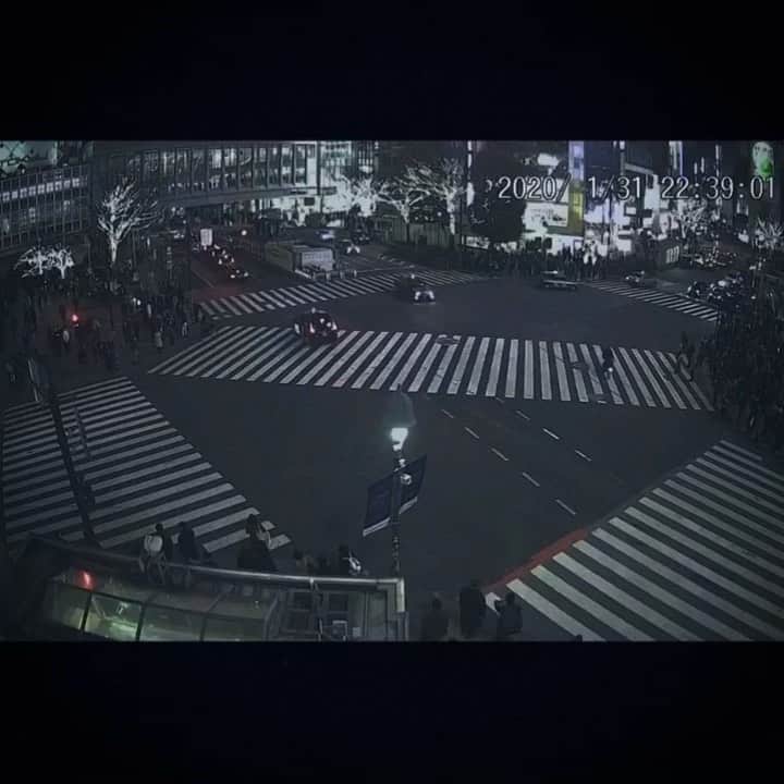 病夢やみいのインスタグラム：「発光する人✴︎ 昨日の写真撮影時  #uma#tokyo#shibuyacrossing」