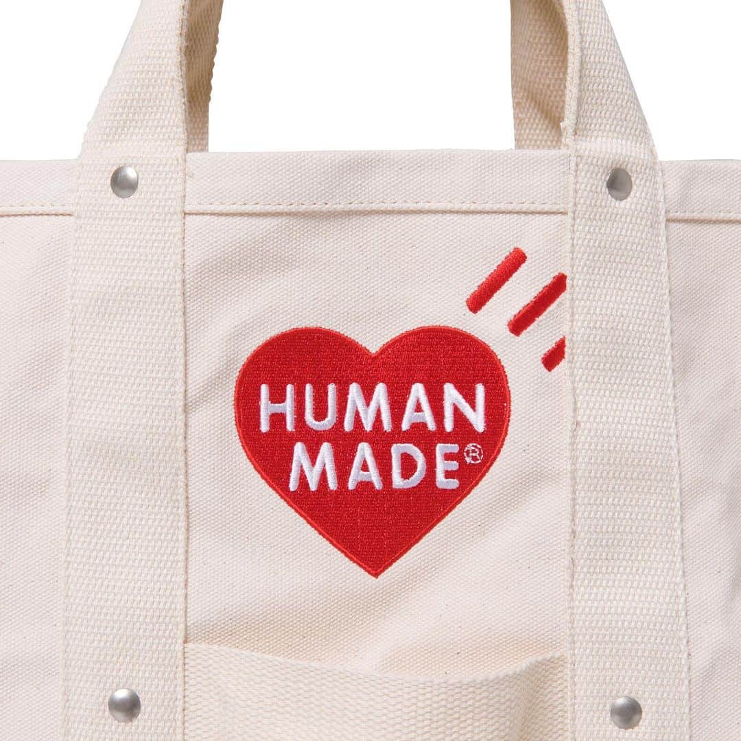 HUMAN MADEさんのインスタグラム写真 - (HUMAN MADEInstagram)「"TOTE BAG" now available in store and online. www.humanmade.jp  キャンバス素材のトートバッグです。使い勝手の良いサイズ感やグラフィックプリント、高オンスで頑丈な作りが特徴です。 Canvas tote bag with inner pocket and printed logo on both sides.」2月2日 11時16分 - humanmade