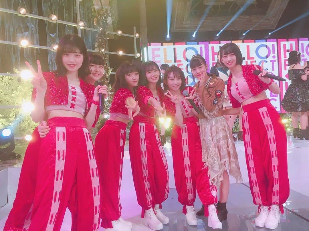 フジテレビ「Love music」さんのインスタグラム写真 - (フジテレビ「Love music」Instagram)「ハロー!プロジェクト SP🌈﻿ ハロプロ総勢58名全員集合☀️﻿ ﻿ いよいよ今夜！0:30〜放送﻿ ※地域によって放送日程が異なります。﻿ 各放送局のHPにてご確認下さい。﻿ ﻿ BEYOOOOONDSさんから﻿ オフショット頂きました🦋﻿ ﻿ #Lovemusic﻿ #ハロプロ﻿ #BEYOOOOONDS ＠beyooooonds_official﻿ #オフショット﻿ #収録の合間に #後ろにつばきファクトリーメンバーが♡」2月2日 11時21分 - lovemusic_fujitv