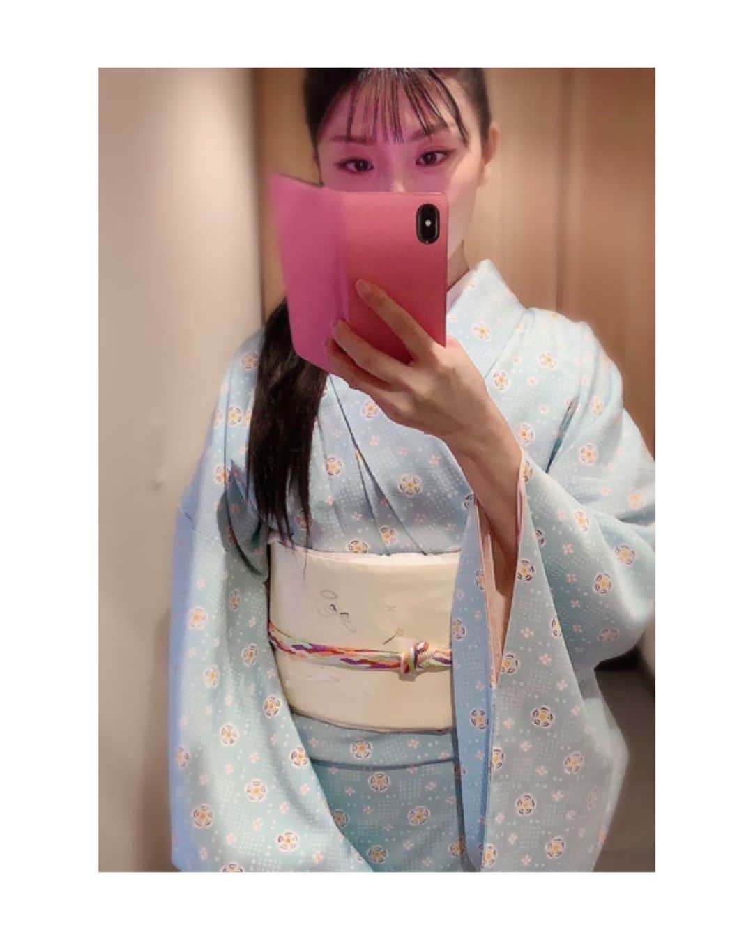 川村亜紀さんのインスタグラム写真 - (川村亜紀Instagram)「2月に入りましたね。 お節分と言うことで、いつもとは違うお化けバージョンにしました。 髪型も遊んでみました。 節分お化けと言いまして、普段と違う服装をして厄払いをする行事から始まったようです。  #お着物 や #花街 #歌舞伎 など #日本の伝統 が長く守られ受け継がれますように。 #お節分 #節分お化け #お化け #花街お化け #子年 #2020  #kimono #kimonocordinate #japanesekimono #japanesetradition #beautifultradition #lovekimono  #instakimono  #お着物 #お着物コーディネイト #日本の伝統 #守るべきもの #帯とお着物 #帯締めと帯揚げ #お草履とバッグ #帯留め #組み合わせが楽しい  #袷 #小紋 #総柄小紋 #長吉呉服店 さん #きねや さん #亜紀の和装記録」2月2日 11時25分 - _aki1015_