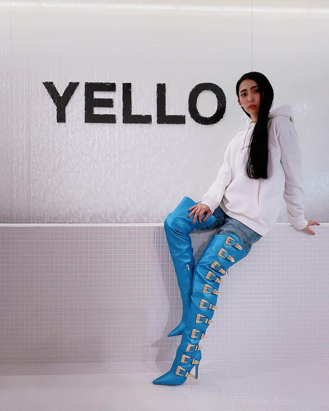 彩姫さんのインスタグラム写真 - (彩姫Instagram)「﻿ @yelloshoes_official フィッティングサロンにいってきたの﻿ ﻿ やはりキラキラと可愛いでいっぱいだった﻿ ﻿ 気になっていた﻿ ブーツを履かせてもらったよ🥰﻿ ﻿ ﻿ #ootd﻿ #bandmaid﻿ #saiki」2月2日 12時07分 - saiki_bandmaid