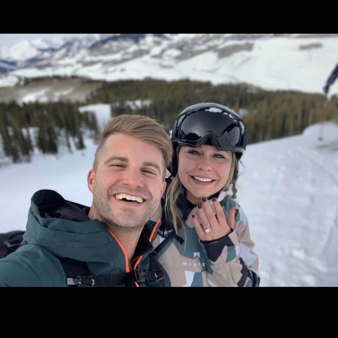 ジョッシュ・ヘンダーソンのインスタグラム：「For those who know me well you know how close my sister Hannah and I are. Today is a very special day because her and my future brother Shay just got engaged !! SO darn happy for them and their future together. Welcome to the fam Shay!! 🤗🙏🏽」