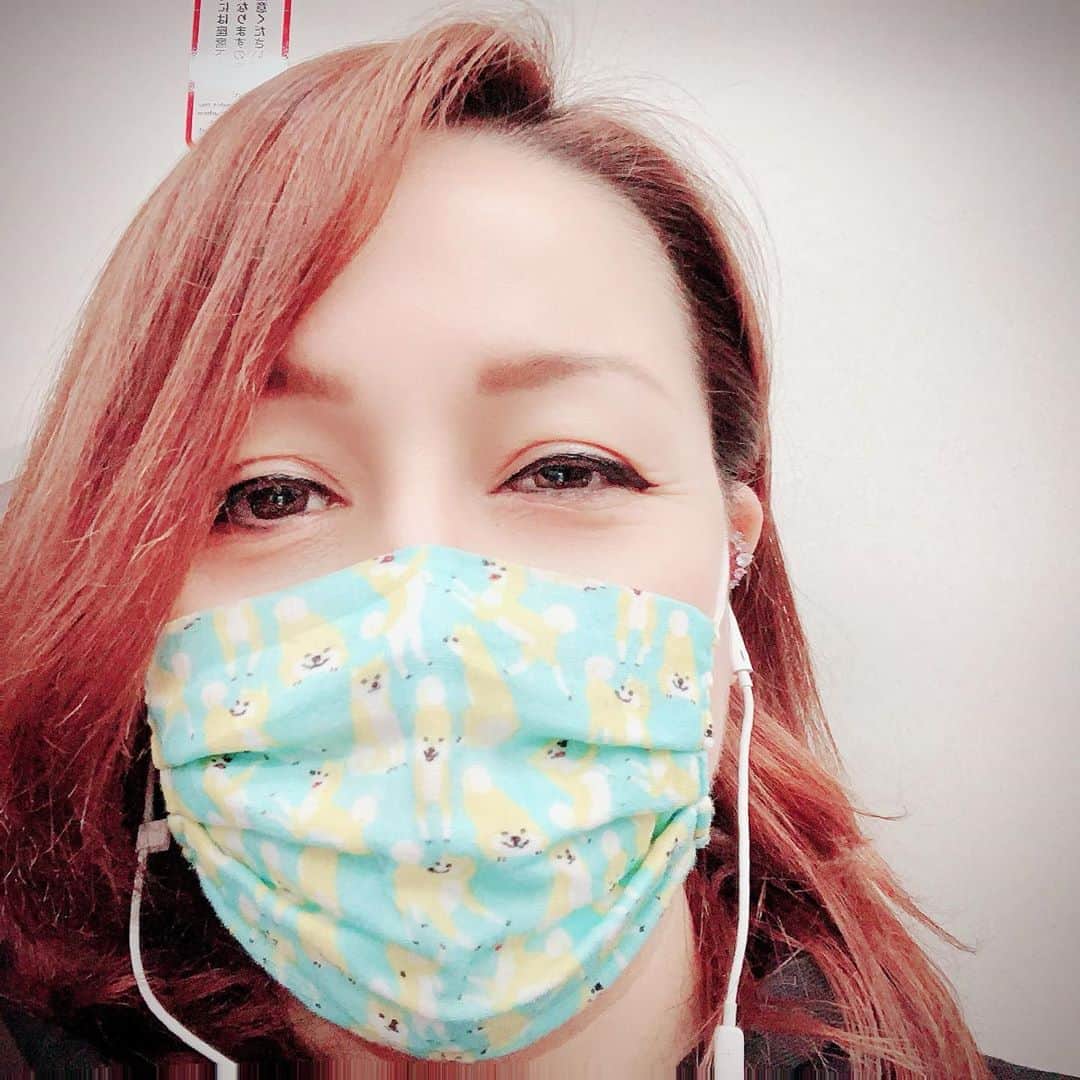 クリステル・チアリさんのインスタグラム写真 - (クリステル・チアリInstagram)「今日は2/11の歌の練習と準備でパトリック・ヌジェさんのとこまで〜 マスクはしっかり着用！ 今日は柴犬の柄。 あったかいのよ。オーガニックでこれ🎶」2月2日 12時20分 - christelleciari