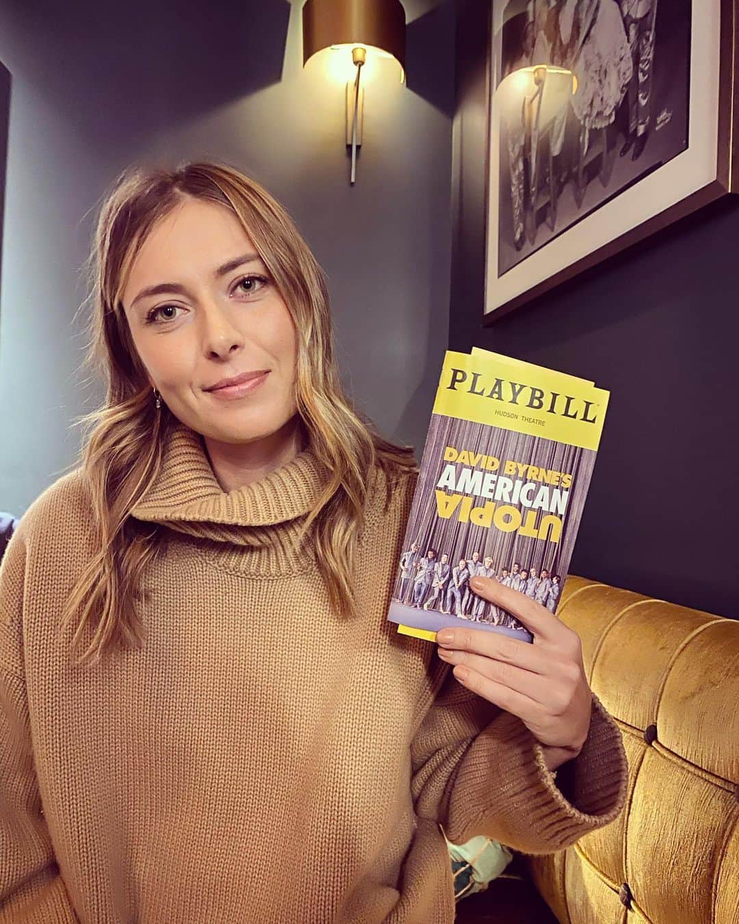 マリア・シャラポワのインスタグラム：「It was good. Real good. We danced, very carefully sang (🤭) and just had a really great time. American Utopia by David Byrnes. Hudson Theater until Feb 16th. Also, my photos on the new iPhone are coming out really filtered looking 🤔 Am I the only one? 🤷🏼‍♀️」
